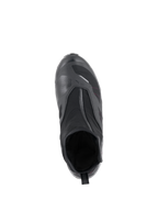 Scarpa Alpinestars CR-8 GORE-TEX in Nero, Grigio Medio e Rosso Brillante, vista dall'alto con cerniera impermeabile angolata, struttura interna a stivaletto e rinforzo del cambio testurizzato per il touring motociclistico in ogni condizione climatica