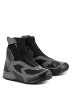 Scarpe Alpinestars CR-8 GORE-TEX, scarpe da moto, nero, grigio scuro e blu petrolio, caratterizzate da un design impermeabile a taglio alto con chiusura a cerniera angolata e marchio GORE-TEX