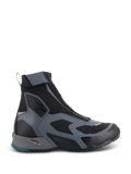 Scarpe Alpinestars CR-8 GORE-TEX, stivali da moto neri e grigio scuro, design impermeabile a collo alto con cerniera angolata, pannelli in tessuto traspirante, telaio di protezione TPF, suola robusta con dettaglio blu petrolio sul tallone