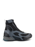 Scarpe Alpinestars CR-8 GORE-TEX, stivali da moto neri e grigio scuro, design impermeabile a collo alto con cerniera angolata, pannelli in tessuto traspirante, telaio di protezione TPF, suola robusta con dettaglio blu petrolio sul tallone