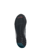 Alpinestars CR-8 GORE-TEX Shoes, vista della suola, suola esterna in gomma nera e grigio scuro con battistrada ondulato e testurizzato, logo TPF rosso, tallone Blu Petrolio con logo Alpinestars, design resistente per la guida in moto