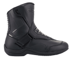Alpinestars Ridge V2 Waterproof Boot, vista laterale di stivale da moto tech touring nero, costruzione in microfibra resistente con pannelli traforati, chiusura con ampia fascia in Velcro, zone flessibili a fisarmonica sulla caviglia, design impermeabile per la guida su strada in ogni condizione atmosferica