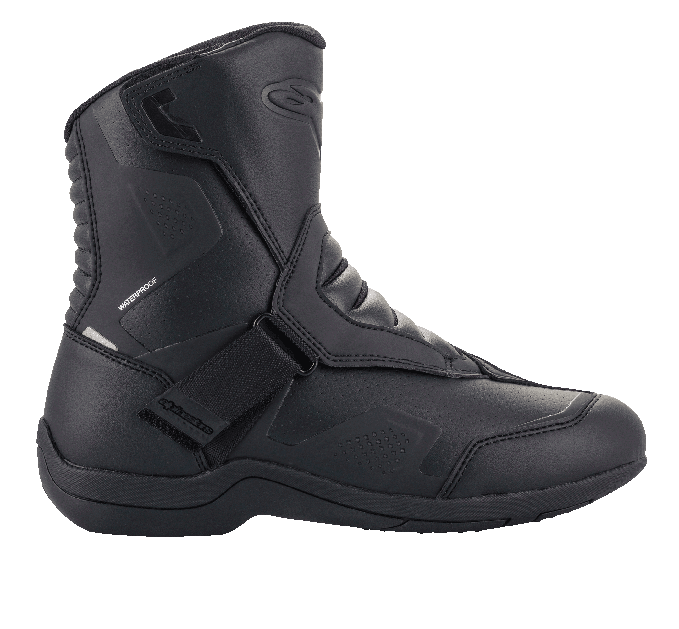 Alpinestars Ridge V2 Waterproof Boot, vista laterale di stivale da moto tech touring nero, costruzione in microfibra resistente con pannelli traforati, chiusura con ampia fascia in Velcro, zone flessibili a fisarmonica sulla caviglia, design impermeabile per la guida su strada in ogni condizione atmosferica
