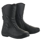 Stivali Alpinestars Origin Drystar®, stivali da touring moto neri, tomaia in microfibra con zone flex a soffietto anteriori, logo Alpinestars in rilievo sul polpaccio, pad sintetico per il cambio, design impermeabile ed elegante per guida su strada e adventure
