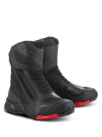 Stivali Alpinestars RT-7 Drystar, stivali da moto touring, nero e rosso, con membrana impermeabile Drystar, robusta costruzione in tessuto e microfibra, suole carrarmato rosse e zone protettive rinforzate per avventure all-terrain