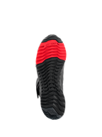 Stivali Alpinestars RT-7 Drystar®, vista della suola, robusto battistrada tassellato nero e rosso, con logo TPF Transversal Protection Frame sull'avampiede, progettati per il comfort in sella e a piedi