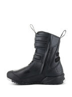 Stivali donna Alpinestars Stella RT-7 Touring Drystar®, stivali da moto touring da donna, nero, vista laterale con ingresso a doppia cerniera, regolatori con cinturino in Velcro, zone di protezione rinforzate e suola robusta per guida adventure