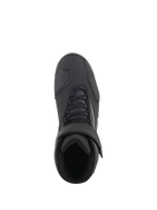 Scarpe Alpinestars Fastback 2 Drystar® Waterproof, scarpe da moto, nero e bianco, vista dall'alto con chiusura a lacci e cinturino regolabile a strappo, calzature impermeabili per guida su strada