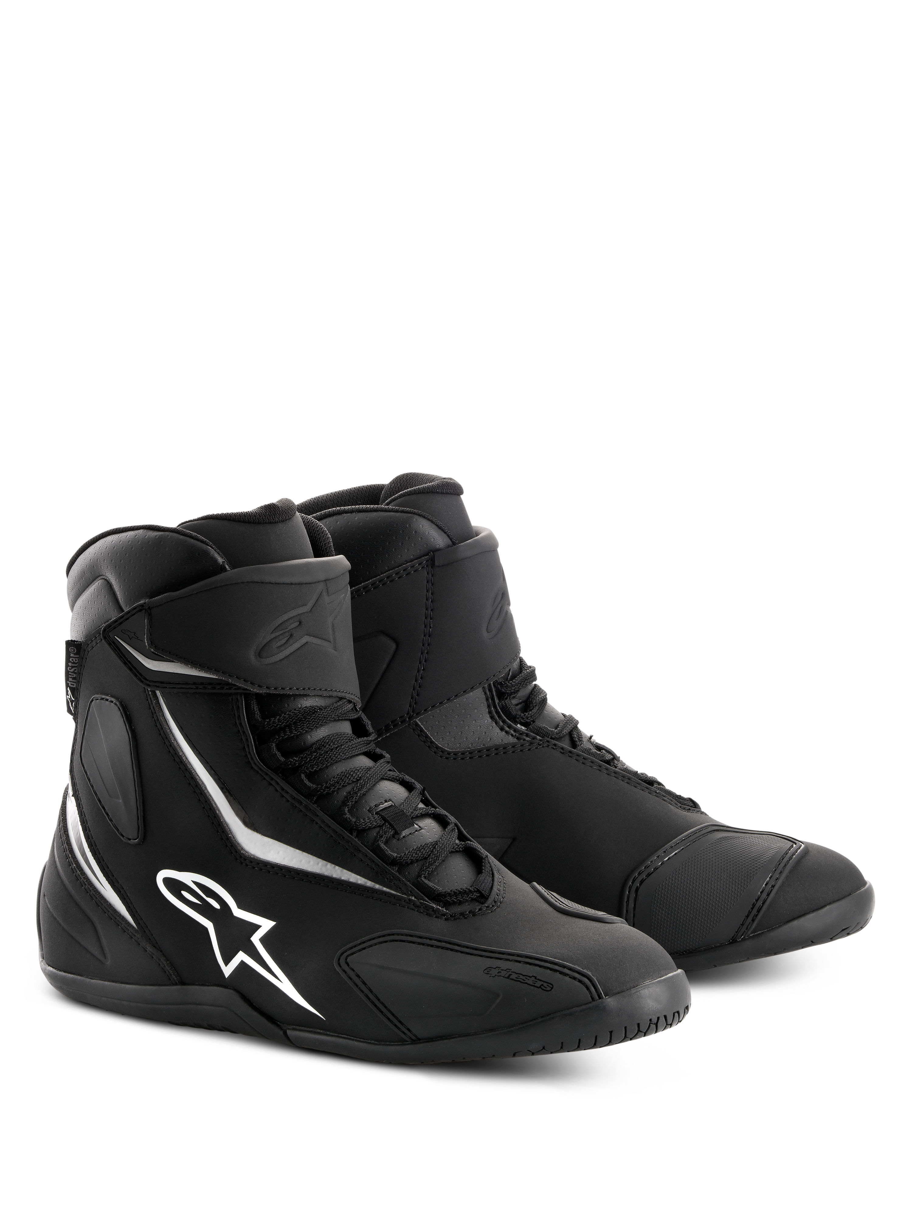 Scarpe Alpinestars Fastback 2 Drystar® impermeabili, scarpe da moto nere e bianche, design a profilo alto con logo e dettagli Alpinestars bianchi, chiusura con lacci e cinturino alla caviglia a strappo, costruzione resistente per il touring su strada.