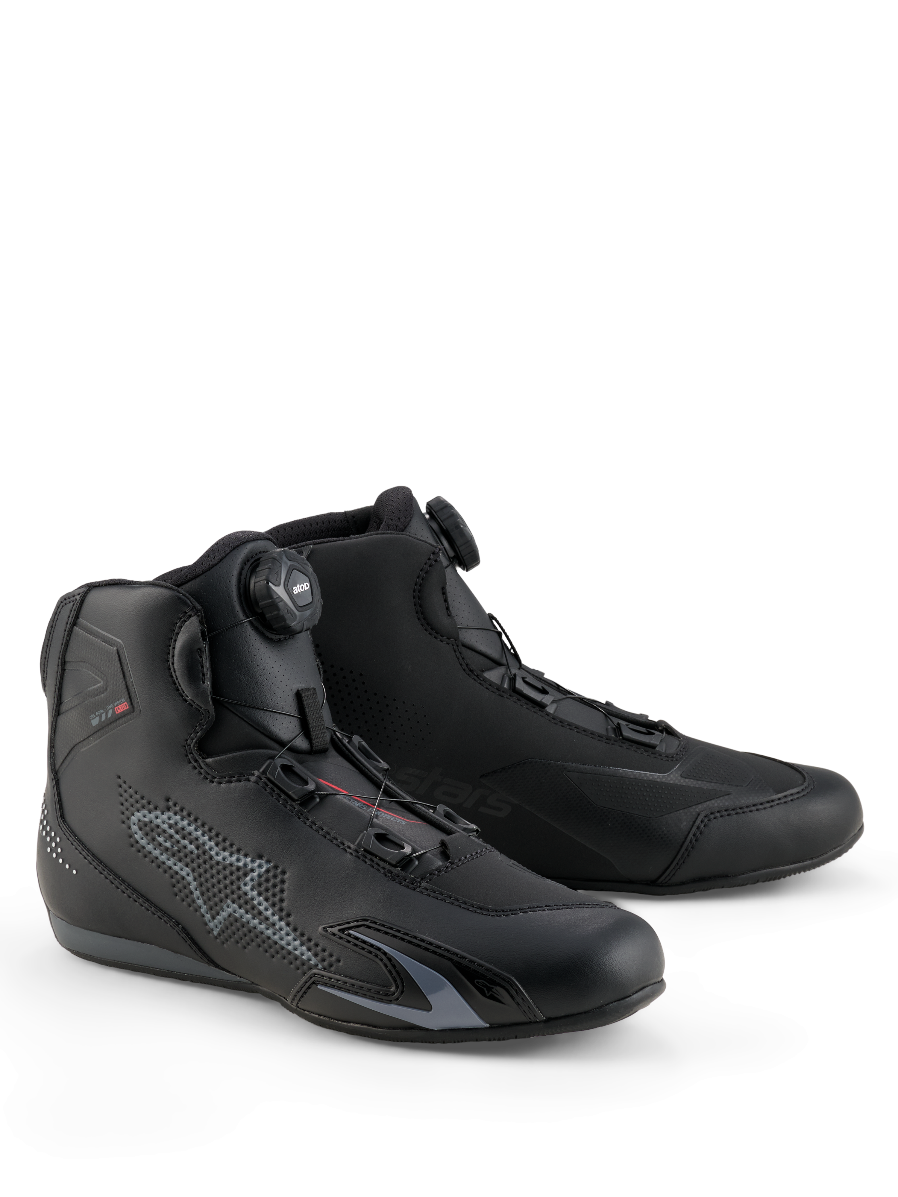 Alpinestars Celer Shoes, scarpe da moto, nero e grigio scuro, con sistema di chiusura Rotor integrato per una calzata di precisione, costruzione in microfibra tecnica con logo a stella traforato, design sportivo a basso profilo per la guida racing e su strada