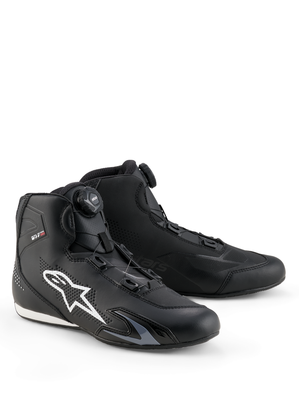 Scarpe Alpinestars Celer, scarpe da moto, nero e bianco, dotate di rotore Rotor Closure System, grande logo Astar bianco sul lato, elegante struttura in microfibra tecnica per prestazioni sportive su strada