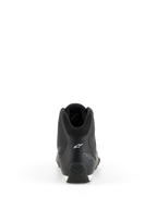 Alpinestars Celer Shoes, scarpe da moto, nero e bianco, vista posteriore che mostra la costruzione del tallone, logo a stella Alpinestars bianco, dettagli microforati e suola in gomma testurizzata per la guida sportiva ad alte prestazioni