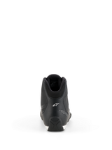 Alpinestars Celer Shoes, scarpe da moto, nero e bianco, vista posteriore che mostra la costruzione del tallone, logo a stella Alpinestars bianco, dettagli microforati e suola in gomma testurizzata per la guida sportiva ad alte prestazioni