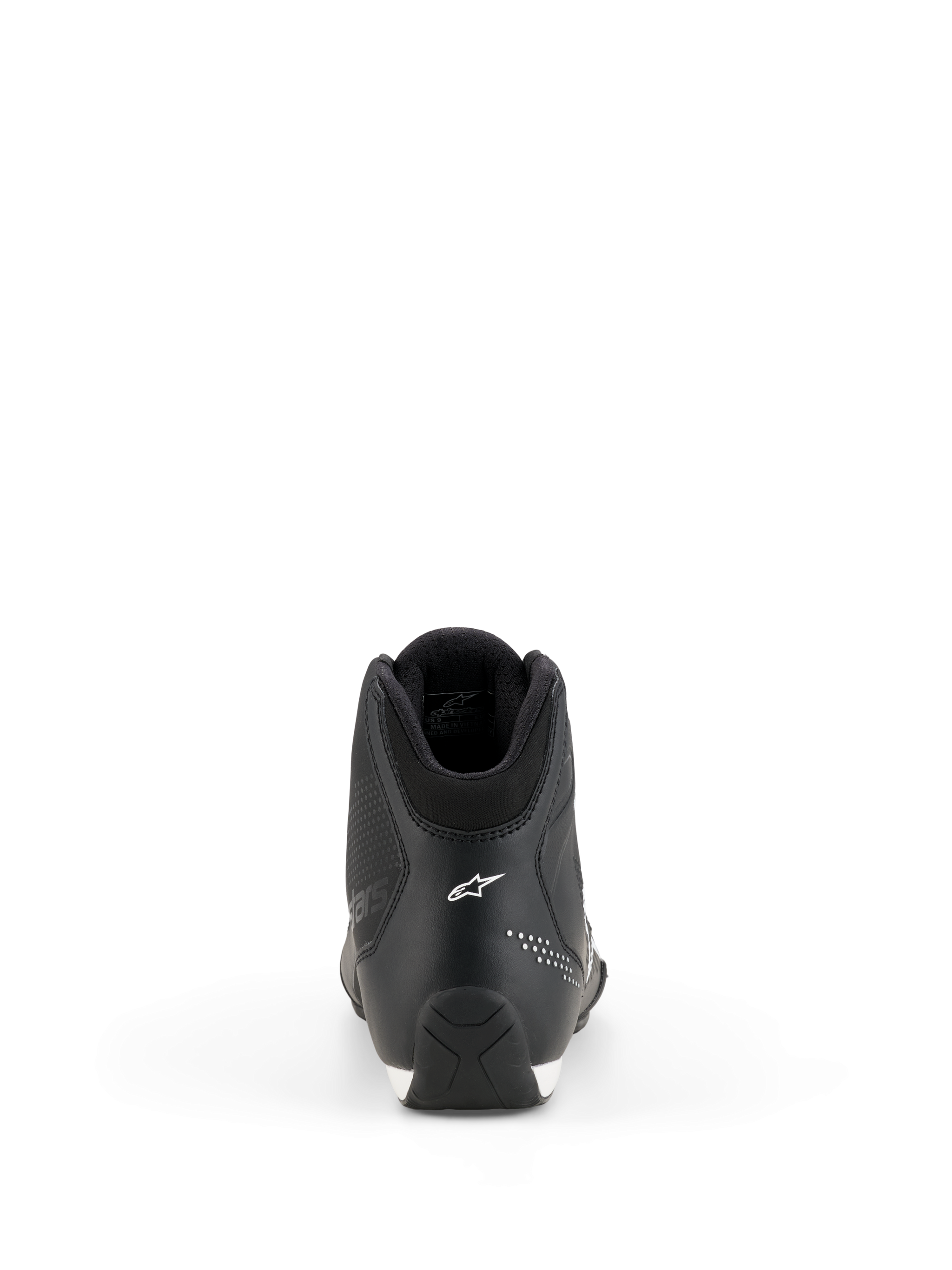 Alpinestars Celer Shoes, scarpe da moto, nero e bianco, vista posteriore che mostra la costruzione del tallone, logo a stella Alpinestars bianco, dettagli microforati e suola in gomma testurizzata per la guida sportiva ad alte prestazioni