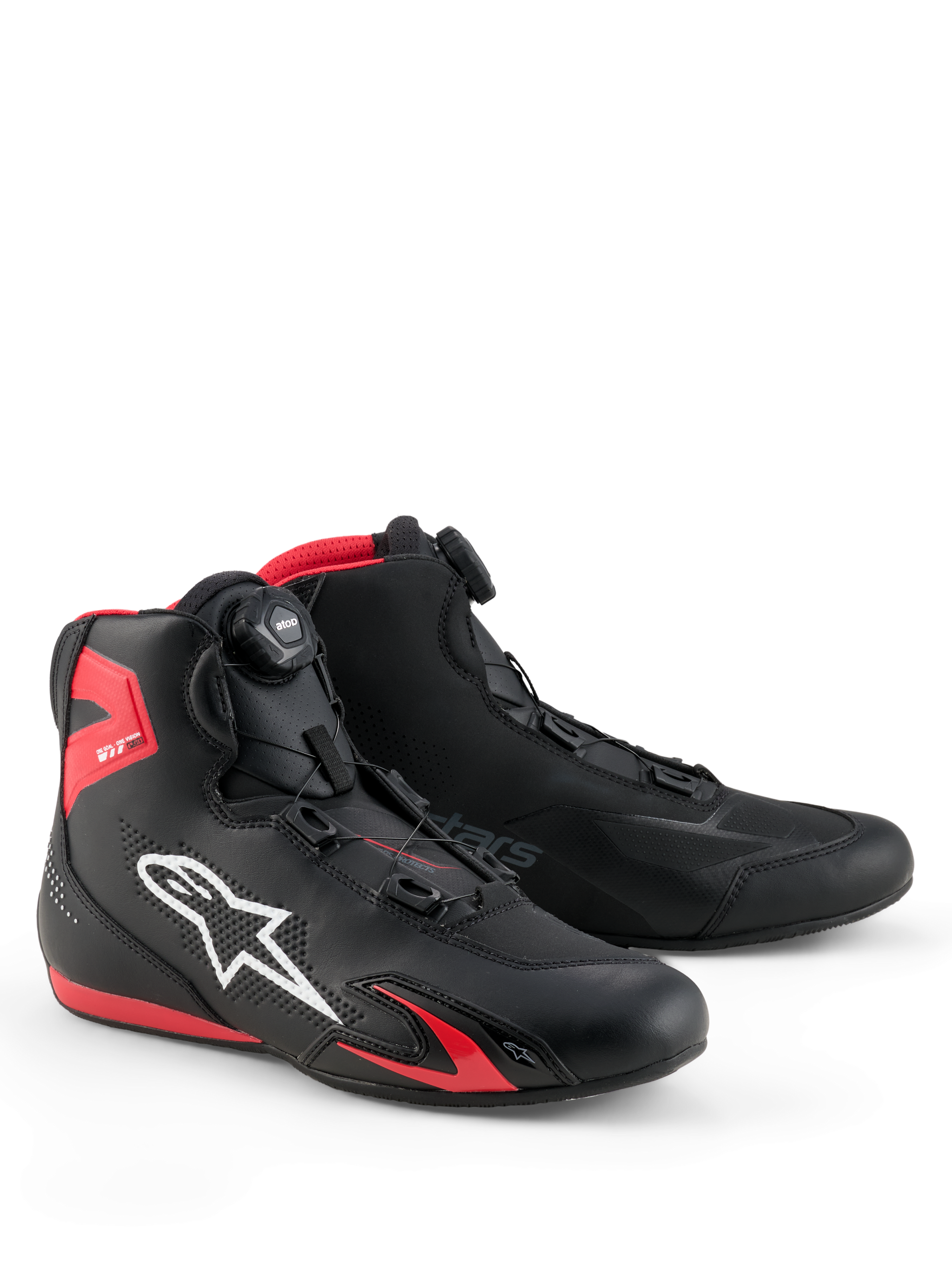 Alpinestars Celer Shoes, scarpe da moto, nero e rosso acceso, con logo Astars bianco, sistema di chiusura con rotore micrometrico e costruzione in microfibra tecnica con accenti in TPU rossi, design sportivo aerodinamico per uso racing e stradale