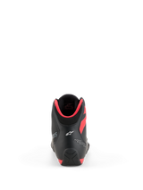 Scarpe Alpinestars Celer, scarpe da moto, nero e rosso acceso, vista posteriore con logo Astar bianco sul tallone e imbottitura del colletto in rosso acceso, design sportivo e performante