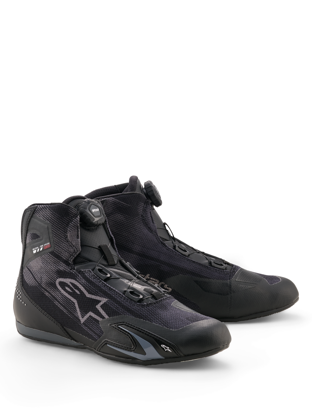 Scarpe Alpinestars Celer Superair, scarpe da moto, nero e grigio scuro, con sistema di chiusura a rotore, tomaia in tessuto ad alto flusso d'aria, profilo sportivo con marchio Alpinestars, progettate per la guida in climi caldi.