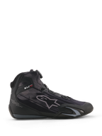Alpinestars Celer Superair Shoes, scarpe da moto, nero e grigio scuro, profilo laterale con costruzione in tessuto ad alto flusso d'aria, dotate di sistema di chiusura Rotor e rinforzi protettivi in TPU, design sportivo da motorsport.