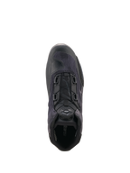 Scarpe Alpinestars Celer Superair, scarpe da moto, nero e grigio scuro, vista dall'alto che evidenzia il sistema di chiusura Rotor, costruzione in tessuto traspirante ad alto flusso d'aria e rinforzi sintetici protettivi