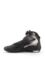 Scarpe Alpinestars Celer Superair, nero e bianco, scarpe da moto, vista laterale, dotate di sistema di chiusura Rotor, tomaia in tessuto con motivi grafici bianchi e logo Alpinestars, design sportivo e per il tempo libero