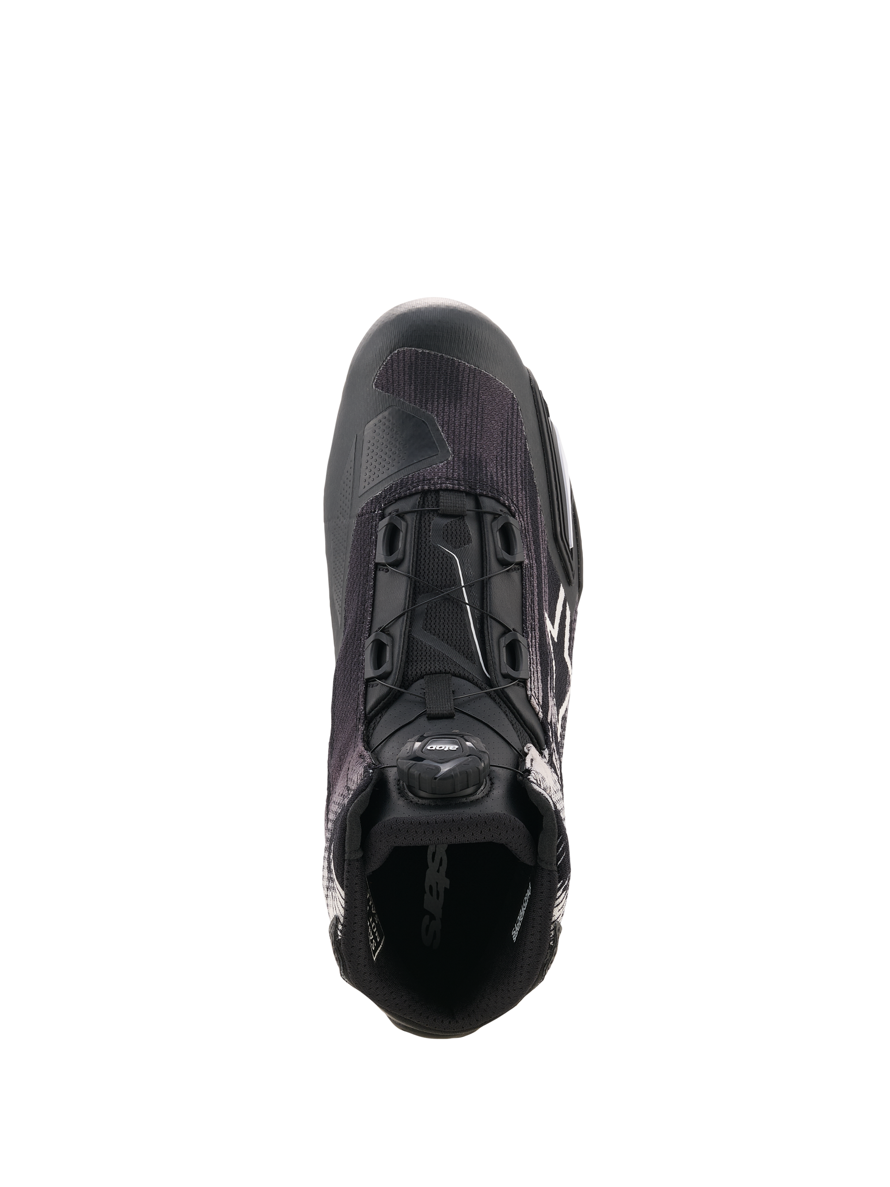 Scarpe Alpinestars Celer Superair, scarpa tecnica da moto in nero e bianco vista dall'alto, con sistema di chiusura Rotor integrato, tomaia in tessuto traspirante e design d'ispirazione sportiva per prestazioni ottimali in climi caldi.