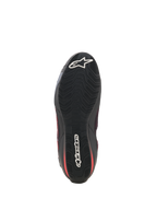 Scarpe Alpinestars Celer Superair, scarpe da moto, nero e rosso acceso, vista dal basso che mostra la suola in gomma nera resistente all'olio con motivo ondulato testurizzato e loghi Alpinestars bianchi sulla punta e sul tallone