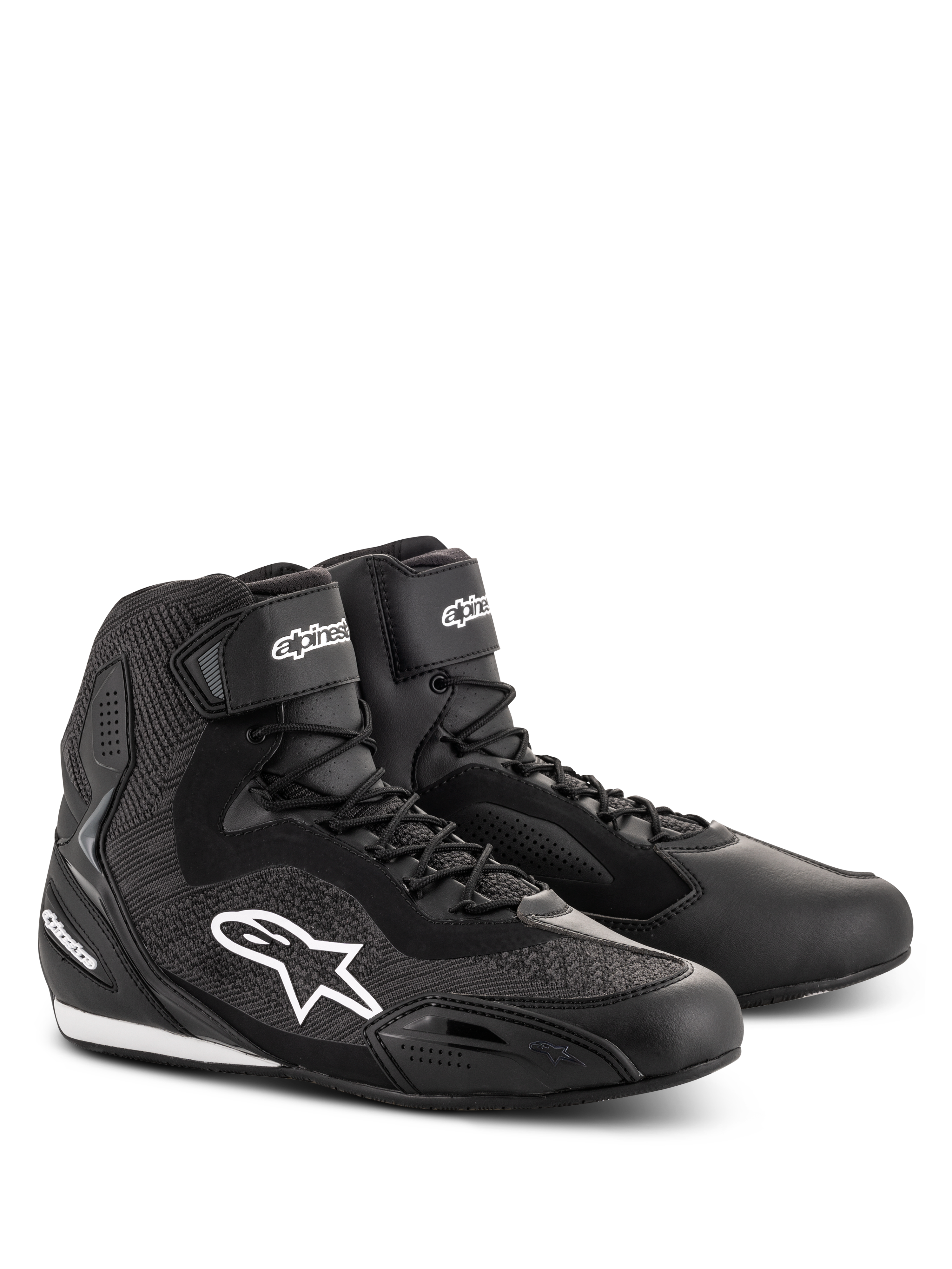 Scarpe Alpinestars Faster-3 Rideknit®, scarpe da moto nere, caratterizzate da pannelli in maglia mesh e telaio in microfibra, logo Alpinestars a stella bianco sul lato, lacci con cinturino a strappo sulla caviglia, progettate per il racing su strada e il pendolarismo urbano