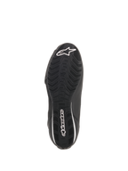 Scarpe Alpinestars Faster-3 Rideknit®, nero, vista inferiore della suola con battistrada ondulato testurizzato, logo e marchio Alpinestars bianchi, scarpa tecnica da moto