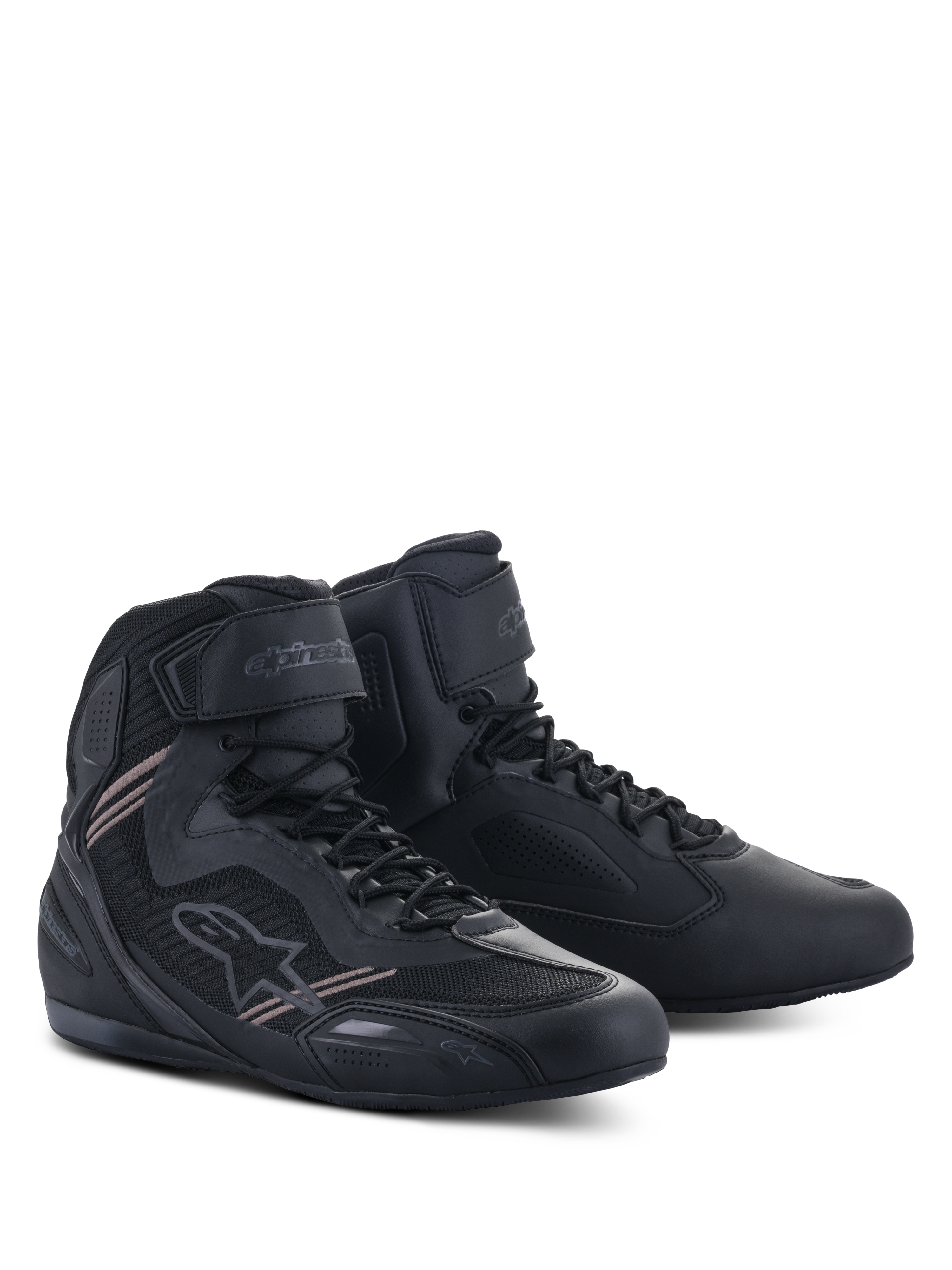 Alpinestars Faster-3 Rideknit® Shoes, scarpe da moto, nero nero, con tomaia leggera in microfibra e mesh, chiusura con lacci e cinturino a strappo sulla caviglia e design aerodinamico da corsa su strada.
