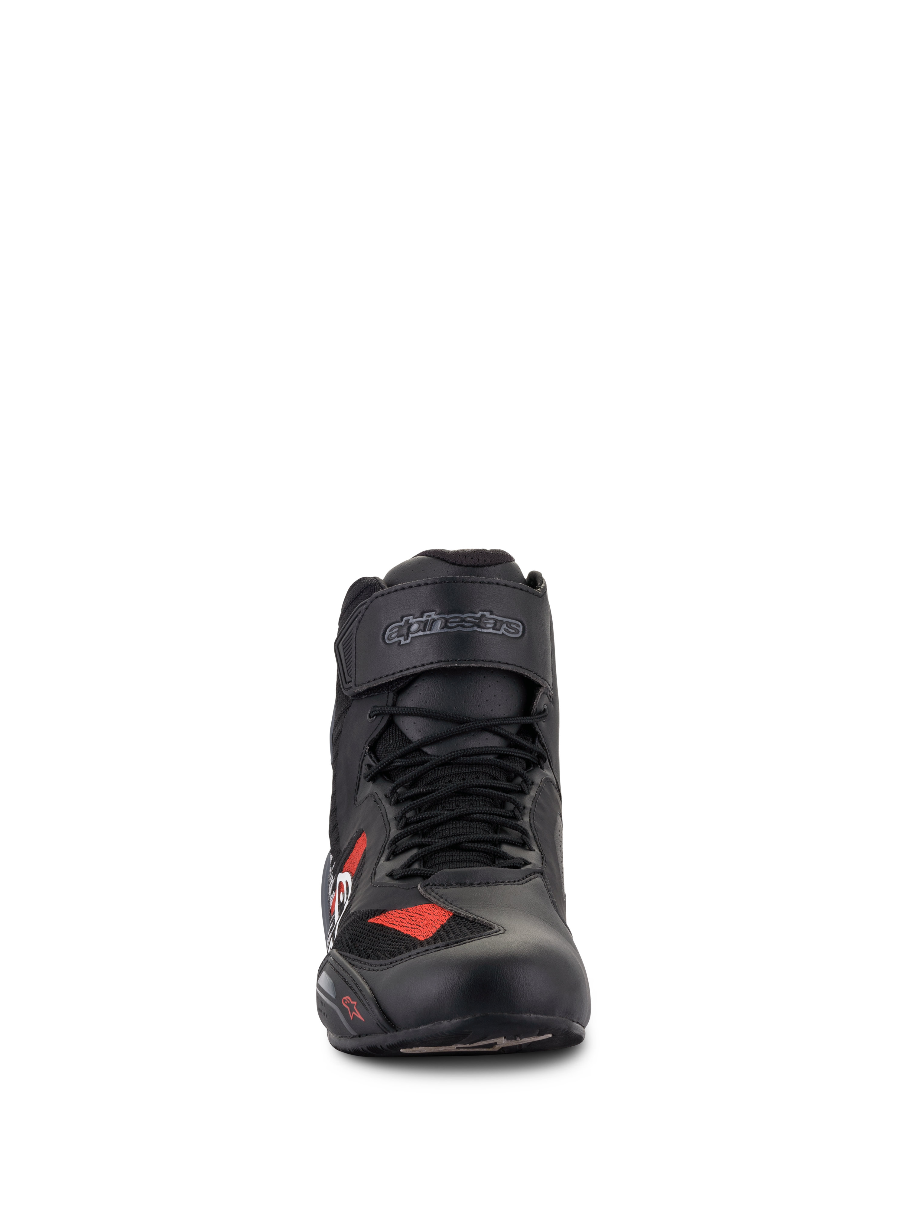 Scarpe Alpinestars Faster-3 Rideknit®, scarpe da moto, nero grigio e rosso vivace, vista frontale con lacci neri e cinturino in velcro con logo, costruzione in microfibra leggera e mesh traspirante, design sportivo per guida su strada