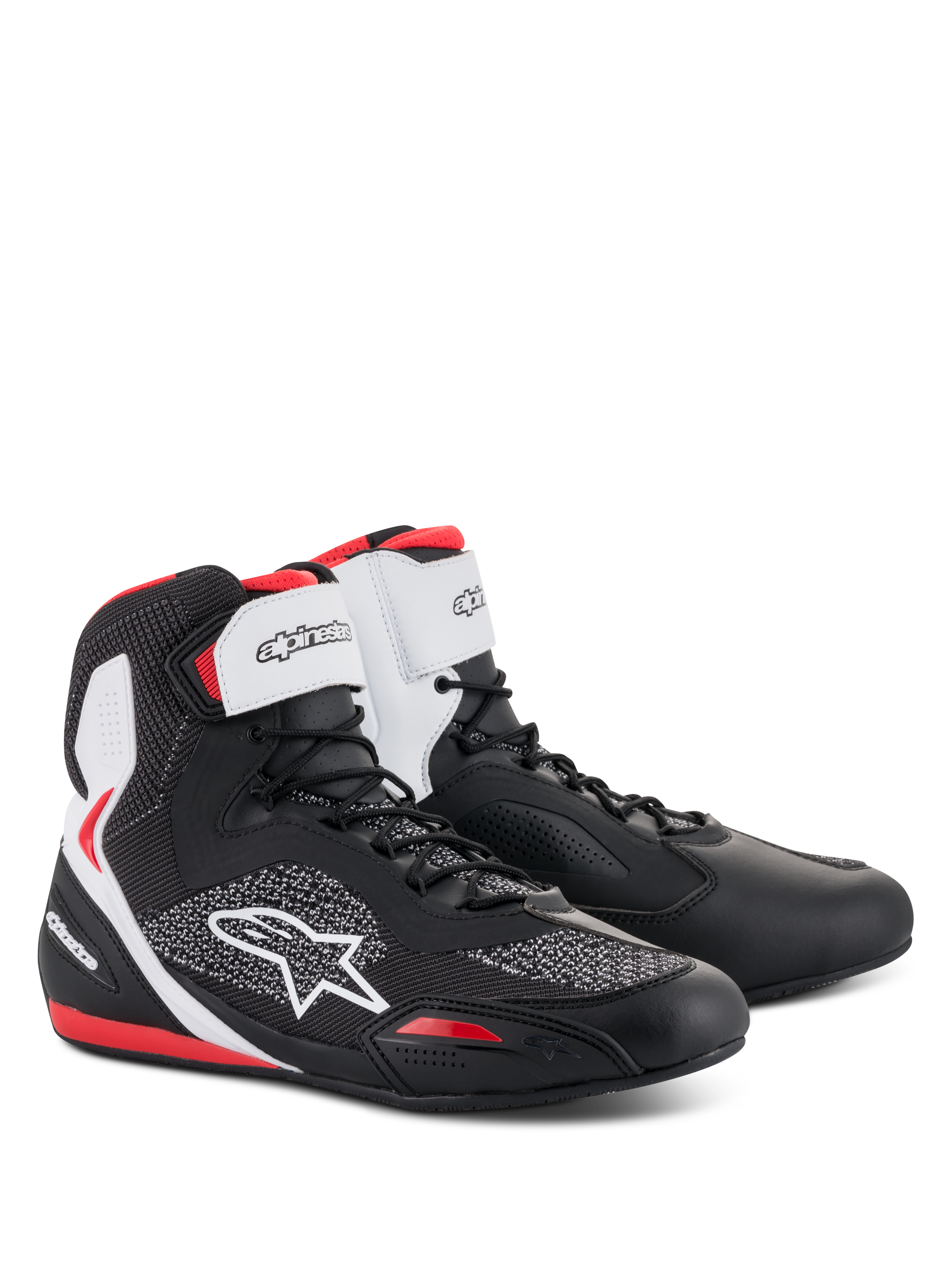 Scarpe Alpinestars Faster-3 Rideknit®, scarpe da moto in nero bianco rosso, design a profilo alto con tomaia in microfibra e maglia mesh, branding Alpinestars bianco sul cinturino alla caviglia e logo laterale, accenti rossi su tallone e punta, stile sportivo da corsa su strada.