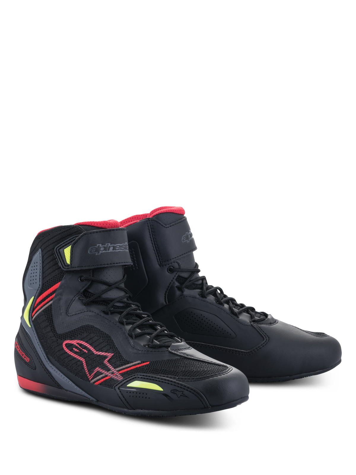 Alpinestars Faster-3 Rideknit® Shoes, scarpe da moto leggere, nero rosso e giallo fluo, tomaia in microfibra e mesh, logo Alpinestars rosso e dettagli giallo fluo, profilo high-top con lacci e cinturino alla caviglia