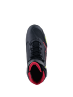 Scarpe Alpinestars Faster-3 Rideknit®, vista dall'alto di una scarpa da moto nera, con fodera interna rossa, lacci neri, pannelli in maglia traspirante e accenti rossi e giallo fluo, calzatura sportiva leggera per la guida