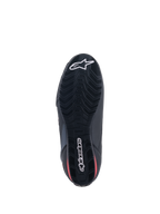 Scarpe Alpinestars Faster-3 Rideknit®, vista dal basso, suola nera con dettagli rossi, caratterizzata da un battistrada testurizzato per il grip, logo a stella Alpinestars bianco sulla punta e logo testuale sul tallone, calzatura da moto leggera