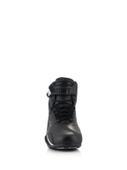 Alpinestars Faster-4 Shoes, scarpe da moto, nero, vista frontale con chiusura tradizionale a lacci e cinturino a strappo, tomaia in microfibra avanzata con rinforzi protettivi, calzatura tecnica da strada