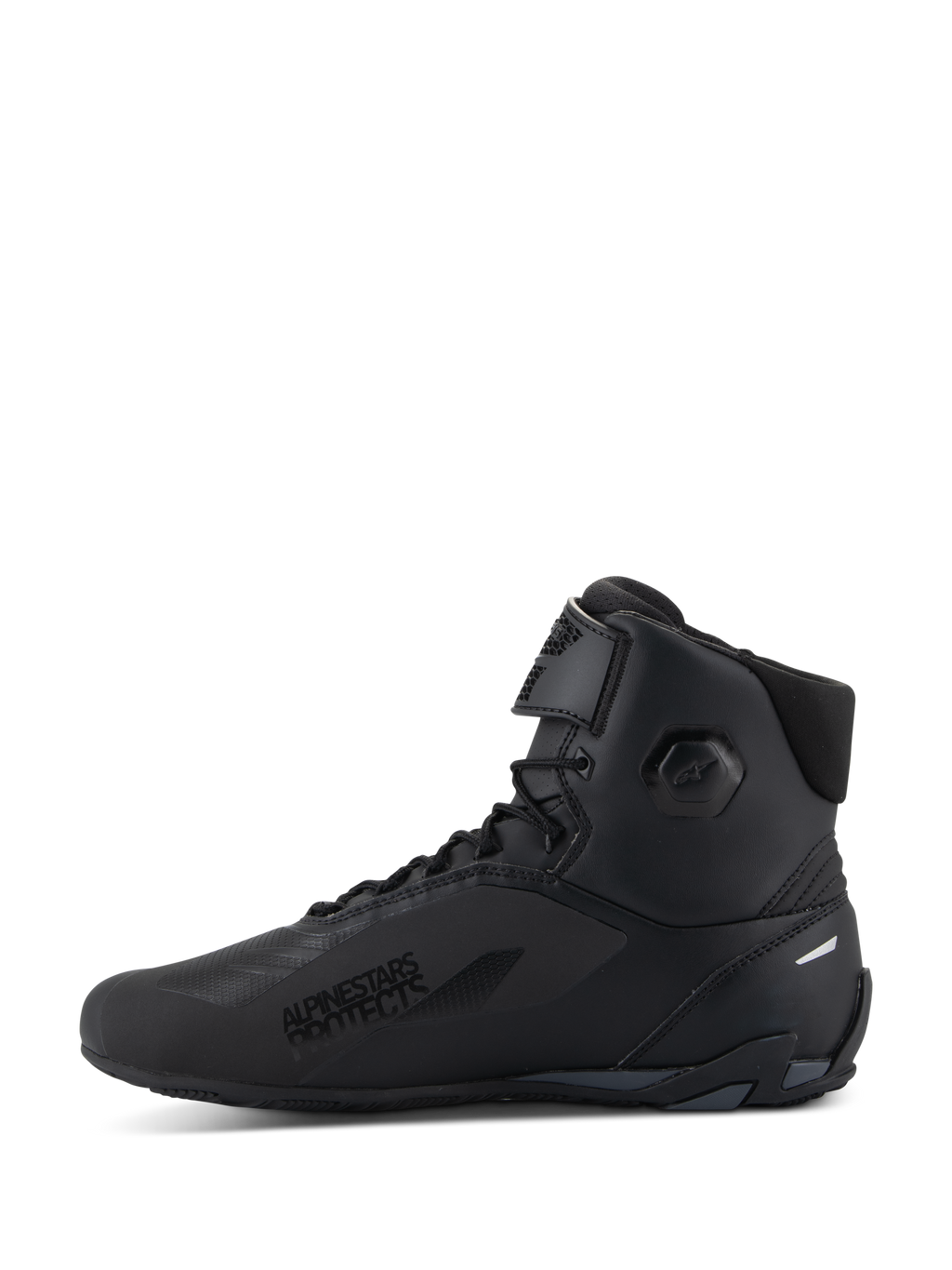 Scarpe Alpinestars Faster-4, scarpe da moto, nero, vista laterale, design a collo alto con chiusura a lacci e cinturino superiore regolabile, scritta 'Alpinestars Protects' sul lato esterno, tomaia in microfibra con zone di protezione integrate