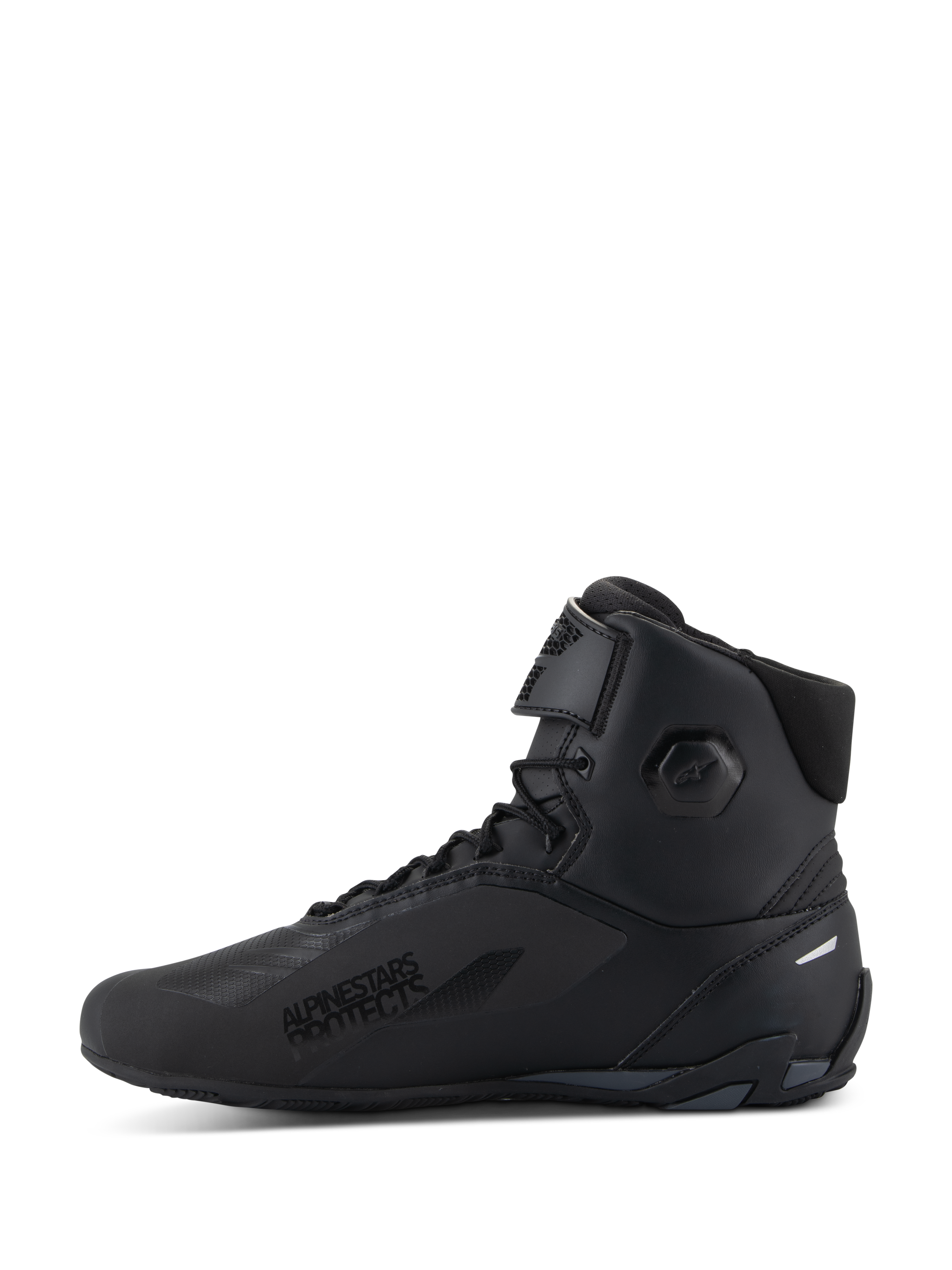Scarpe Alpinestars Faster-4, scarpe da moto, nero, vista laterale, design a collo alto con chiusura a lacci e cinturino superiore regolabile, scritta 'Alpinestars Protects' sul lato esterno, tomaia in microfibra con zone di protezione integrate