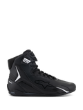 Scarpe Alpinestars Faster-4, scarpa da moto alta nera, profilo laterale, nero con dettagli bianchi, chiusura con lacci e cinturino a strappo, design sportivo con colletto imbottito e protezione in TPU