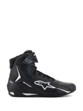 Alpinestars Faster-4 Shoes, scarpe da moto nere e bianche, vista laterale del design a collo alto con logo a stella bianco, cinturino alla caviglia testurizzato, chiusura con lacci, tomaia in microfibra elegante, calzature ad alte prestazioni d'ispirazione racing
