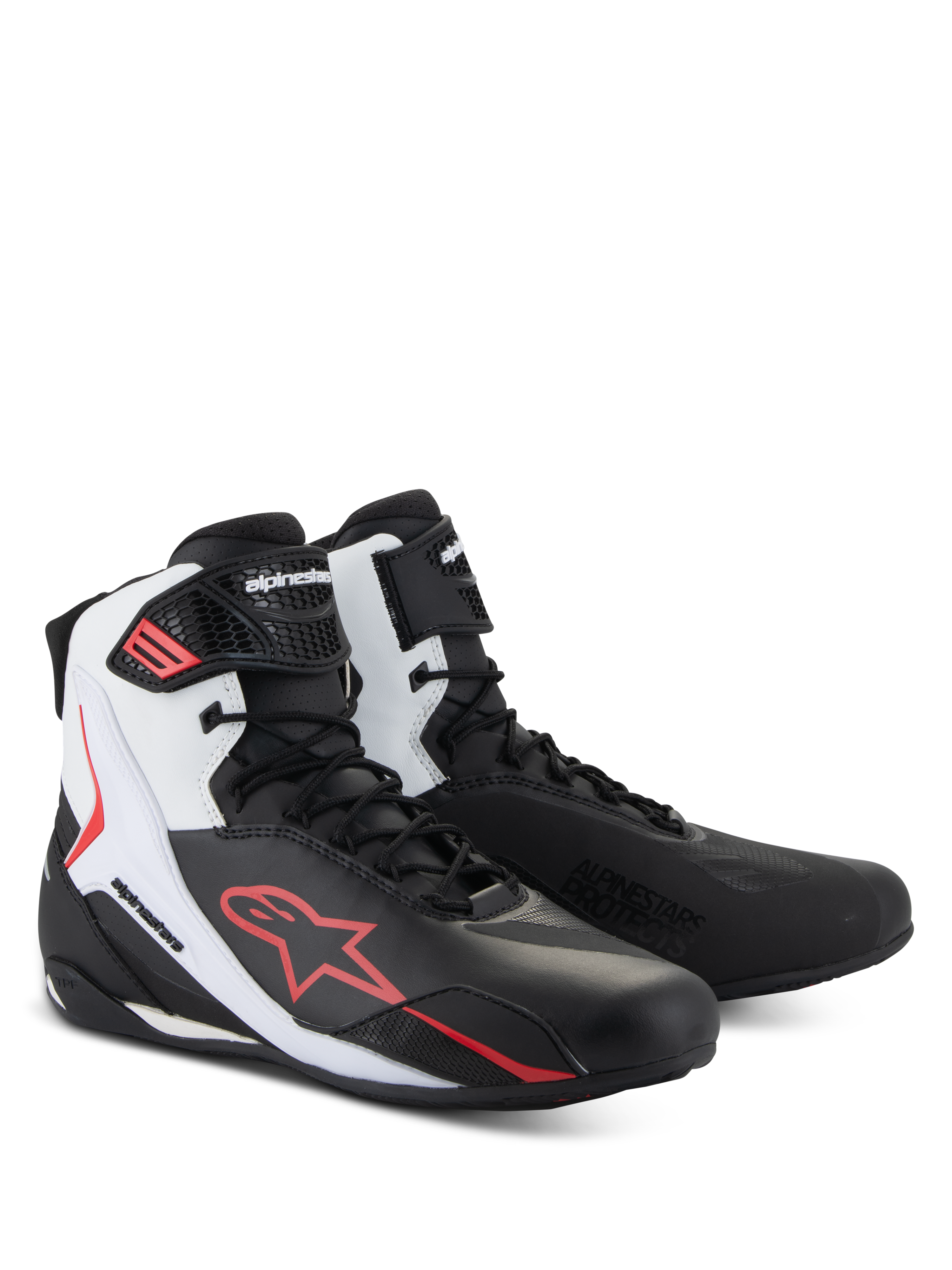 Alpinestars Scarpe Faster-4, scarpe da moto, nero, bianco e rosso, calzatura tecnica per guida su strada con tomaia in microfibra avanzata, chiusura a lacci e cinturino a strappo sulla caviglia, prominente logo Alpinestars rosso e slider protettivi in TPR.