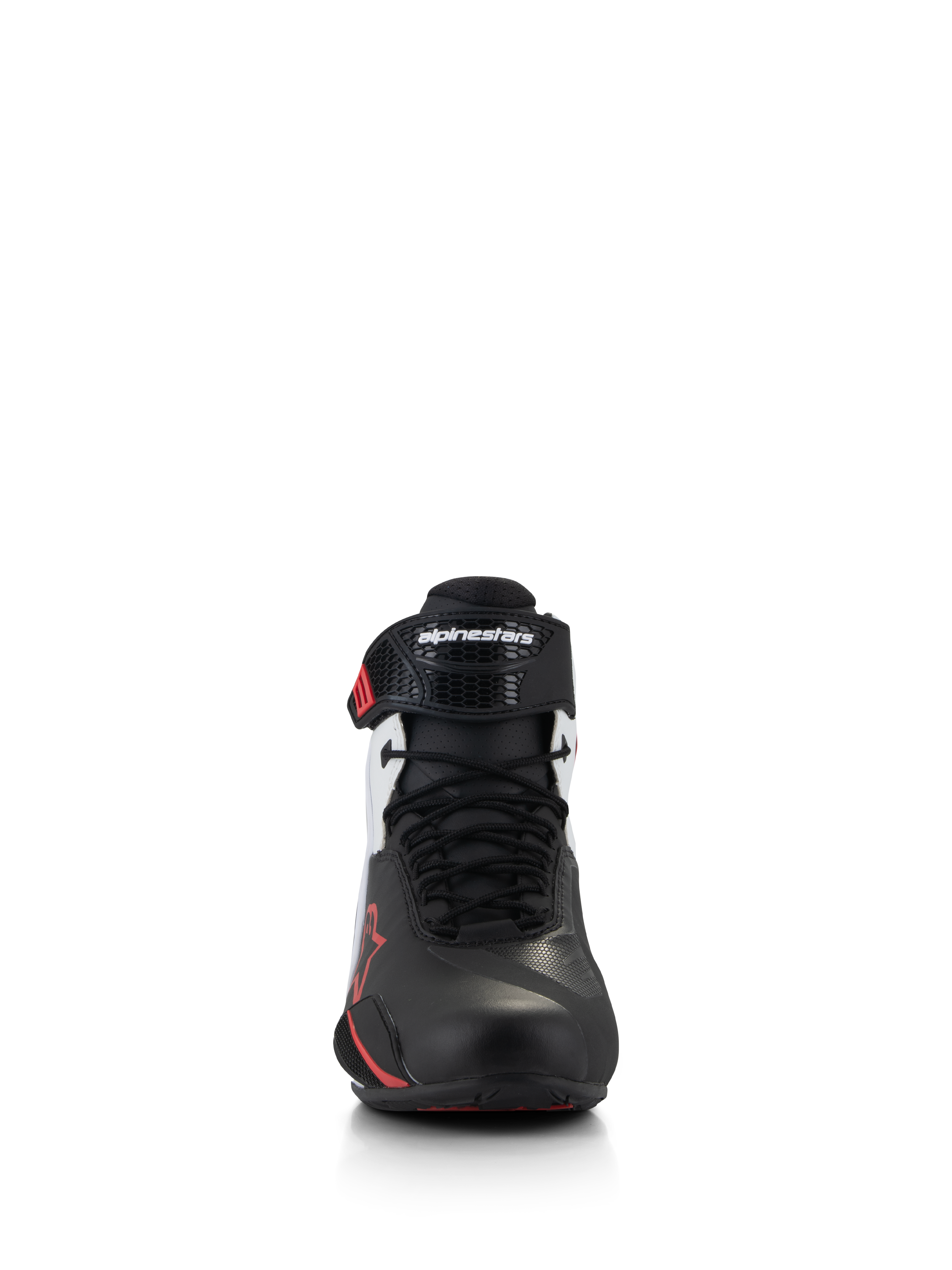 Scarpe Alpinestars Faster-4, scarpe da moto, nero, bianco e rosso, vista frontale con chiusura tradizionale a lacci e cinturino ergonomico in TPR con logo Alpinestars, tomaia in microfibra con inserti rossi