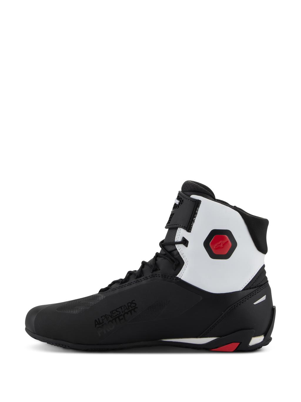 Scarpe Alpinestars Faster-4, scarpe da moto, nero, bianco e rosso, vista laterale di profilo con tomaia in microfibra nera, pannello bianco sulla caviglia, protezione esagonale rossa, chiusura con lacci e cinturino superiore e marchio 'Alpinestars Protects'.