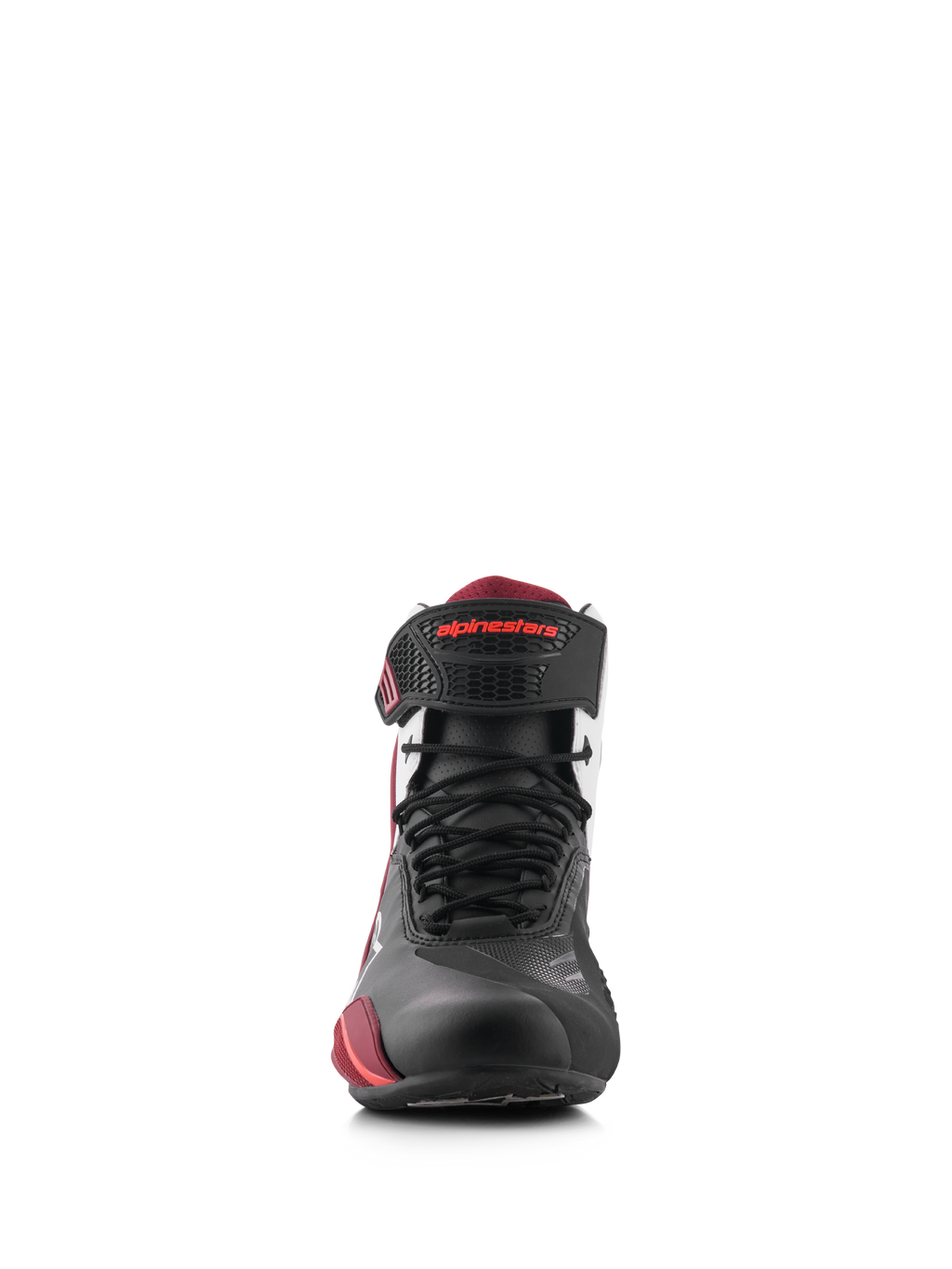 Alpinestars Faster-4 Shoes, Nero Bianco Rosso Scuro, vista frontale di calzature da moto, caratterizzate da tomaia in microfibra nera con accenti rossi, chiusura con lacci e cinturino in velcro sulla caviglia con logo Alpinestars rosso