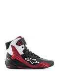 Alpinestars Faster-4 Shoes, scarpe da moto high-top, nero, bianco e rosso scuro, vista laterale con logo Alpinestars bianco e pannelli di supporto in TPU rossi, design stringato in stile racing sportivo, robusta struttura in microfibra.