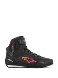 Scarpe Alpinestars Stella Faster-3 Rideknit® da donna, scarpe da moto, nero, giallo e rosa, profilo laterale con tomaia in maglia traspirante, logo a stella con sfumatura vivace e cinturino a strappo sulla caviglia.