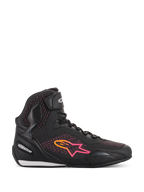 Scarpe Alpinestars Stella Faster-3 Rideknit® da donna, scarpe da moto, nero, giallo e rosa, profilo laterale con tomaia in maglia traspirante, logo a stella con sfumatura vivace e cinturino a strappo sulla caviglia.