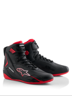 Alpinestars Honda Faster-4, scarpe da moto, nero e rosso, design high-top slanciato con chiusura stringata e cinturino alla caviglia, con suole rosse e loghi Alpinestars e Honda
