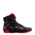 Alpinestars Honda Faster-4 Shoes, scarpa da moto alta nera e rossa, elegante design in microfibra con logo a stella striato, suola rossa e interno imbottito, marchio Honda sul tallone, calzatura tecnica per sport motoristici
