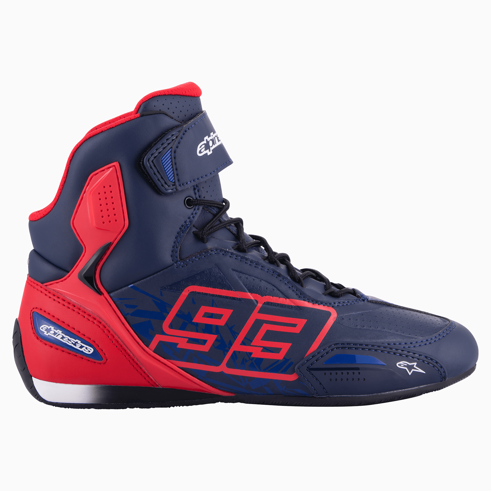 Scarpa da moto Alpinestars Austin, sneaker alta da motociclismo, Night Navy e Bright Red, con grafica MM93 numero 93, chiusura con lacci e cinturino in velcro, design sportivo ispirato alle corse con struttura in microfibra