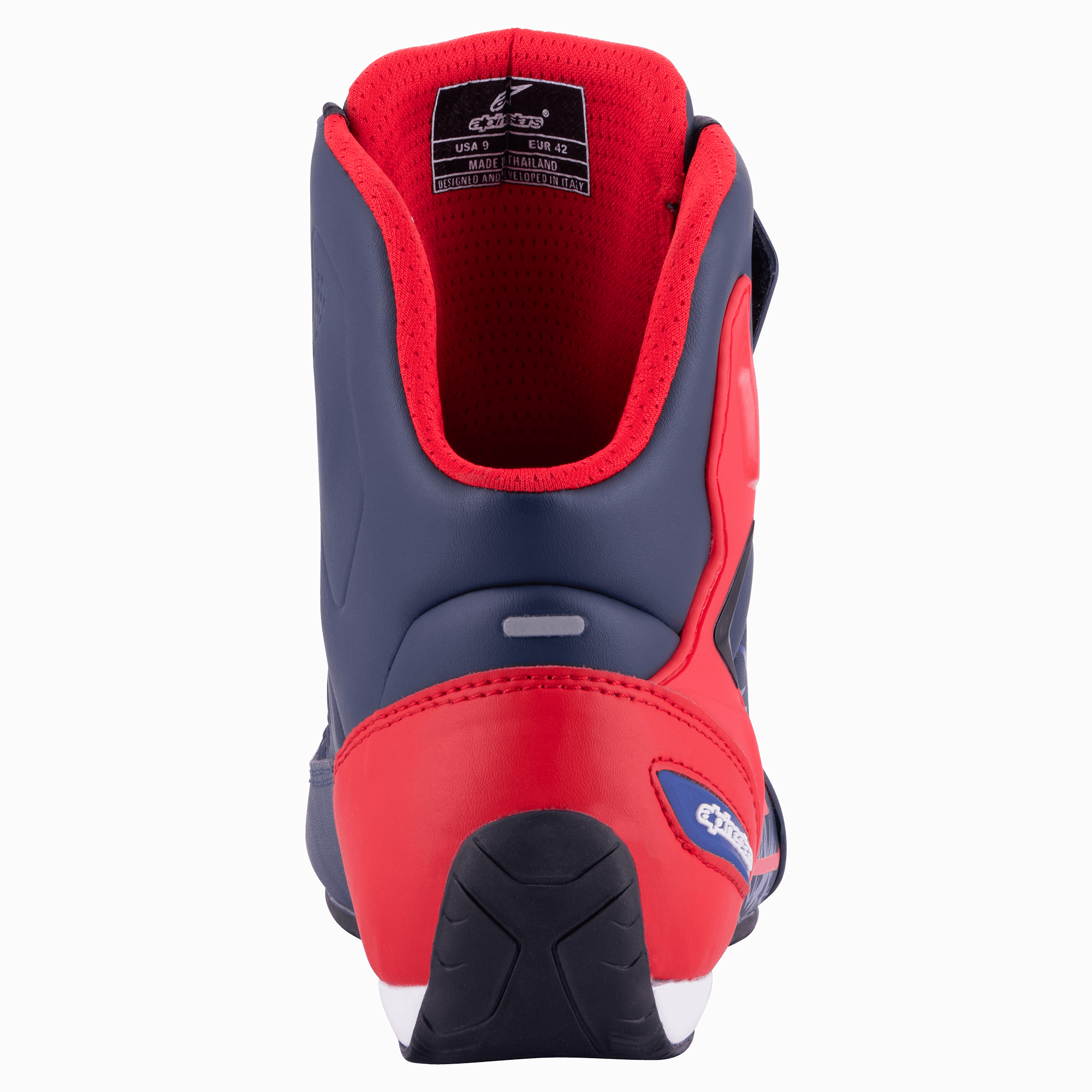 Alpinestars Austin Riding Shoe, blu notte e rosso brillante, vista posteriore che mostra il contrafforte del tallone in TPU rinforzato, fodera in mesh rossa e suola in gomma testurizzata, calzatura da moto sportiva